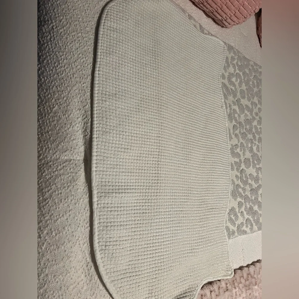 Soft Textured Bath Mat, cat face shape